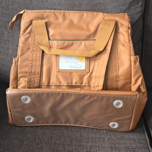 NWT Lug Yacht (Baby Yacht) Carry-All Zip-Top Tote in Cappuccino - Picture 2 of 7